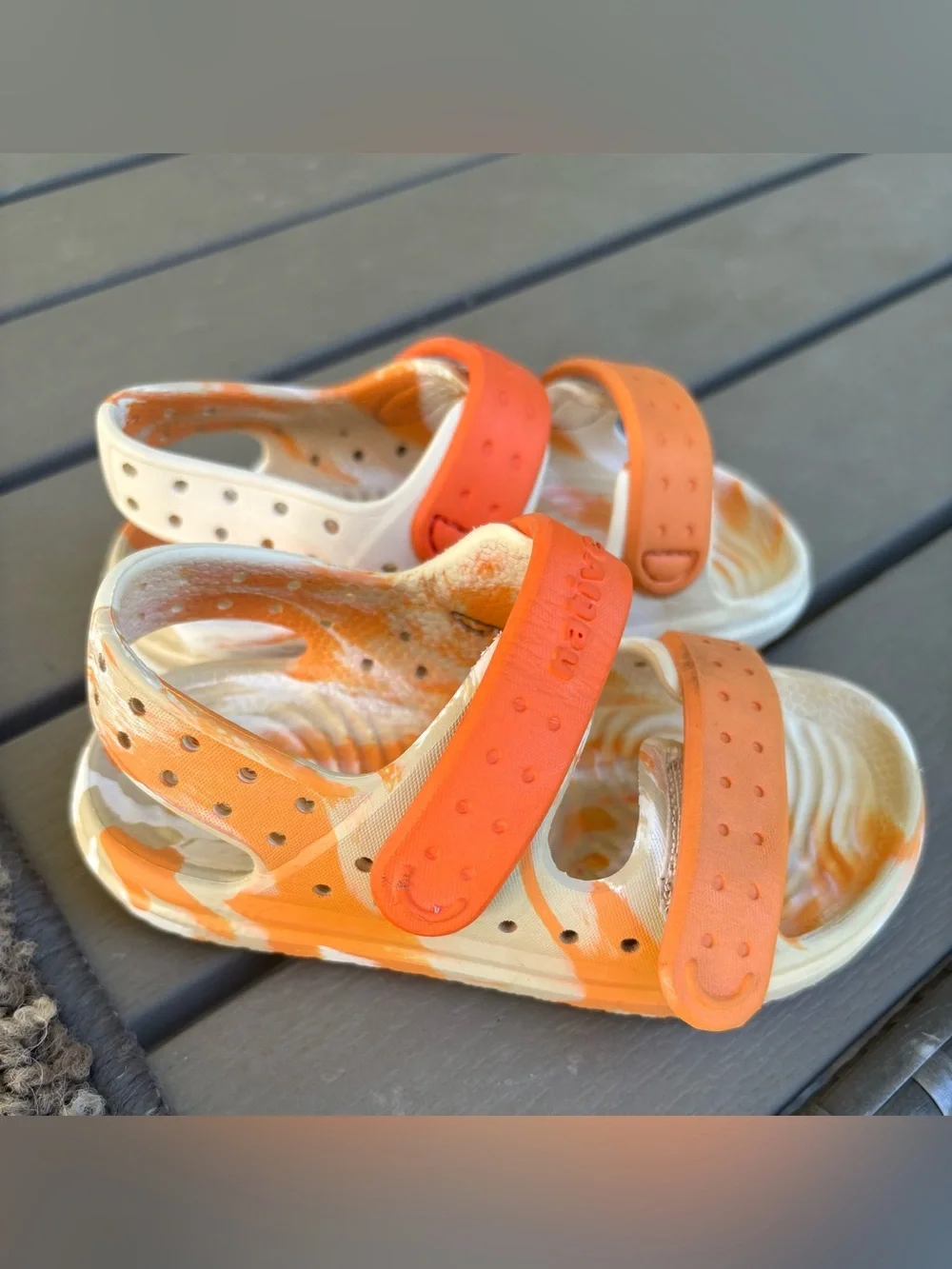 Native Chase water sand friendly strap sandals shoes size 7 - orange marbled